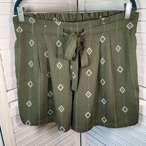 NWOT DR2 SHORTS